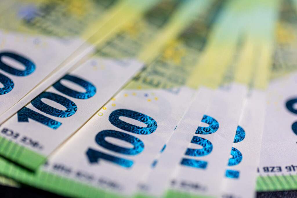Nahaufnahme Hundert Euro Geldscheine